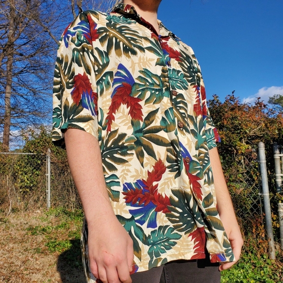 Authentic Hawaiian Shirt by Hilo Hattie - Picture 3 of 4